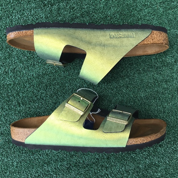 Birkenstock Shoes - NWT Birkenstock Arizona Sandal Gemm Gold 41